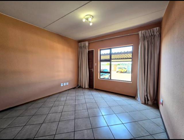 2 BEDROOM TOWNHOUSE FOR SALE IN ALBERTSDAL